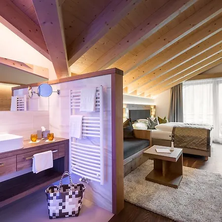 La Fradora - Dolomites Hotel 3*